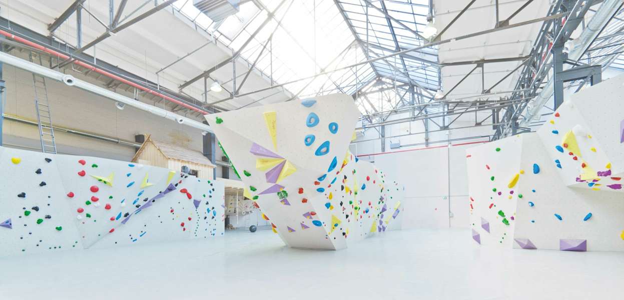 Auf 2.000 m² findet man hier über 160 Farbboulder.