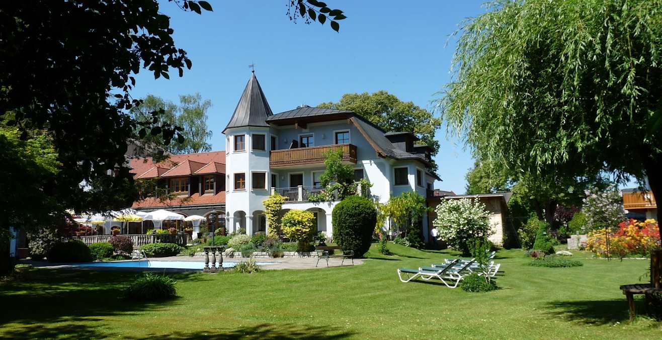 Gasthof Hotel Doktorwirt Aussenansicht Sommer