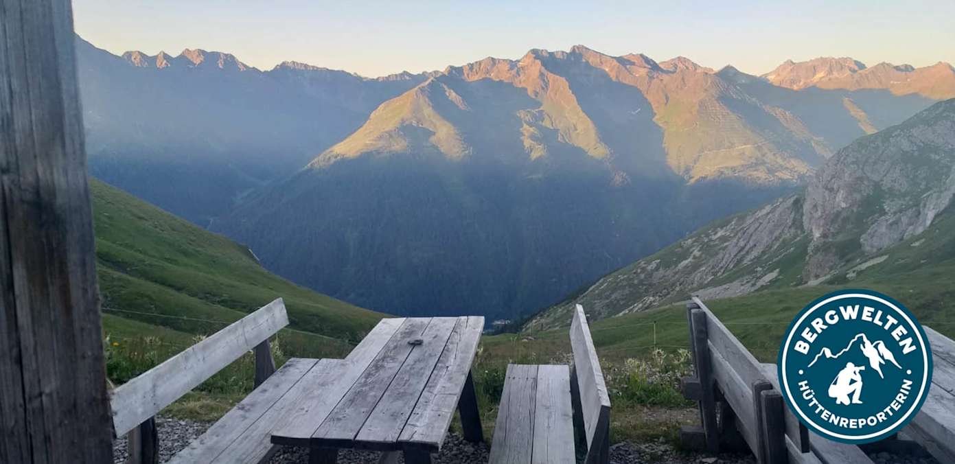 Das Kaiserjochhaus befindet sich direkt am Hauptkamm der Lechtaler Alpen.