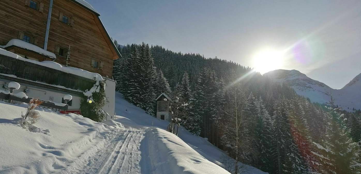 Von der Bochumer Hütte führt im Winter eine Rodelbahn ins Tal.