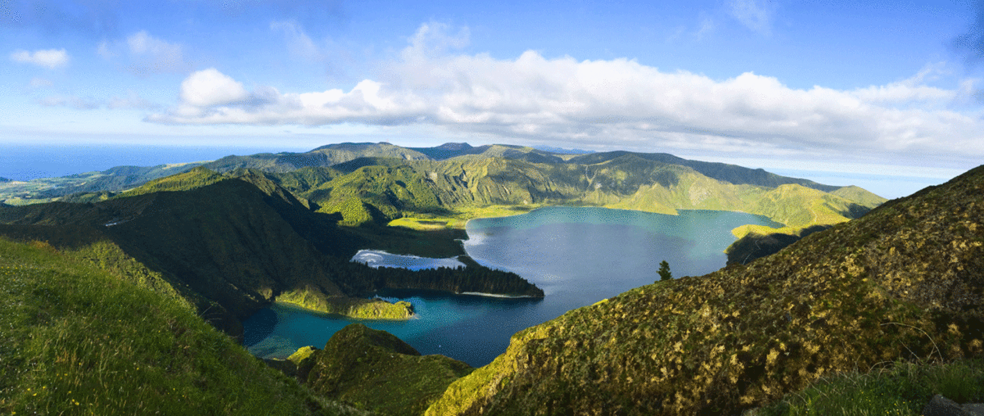 Der Kratersee Lagoa di Fogo auf der Azoreninsel Sao Miguel 