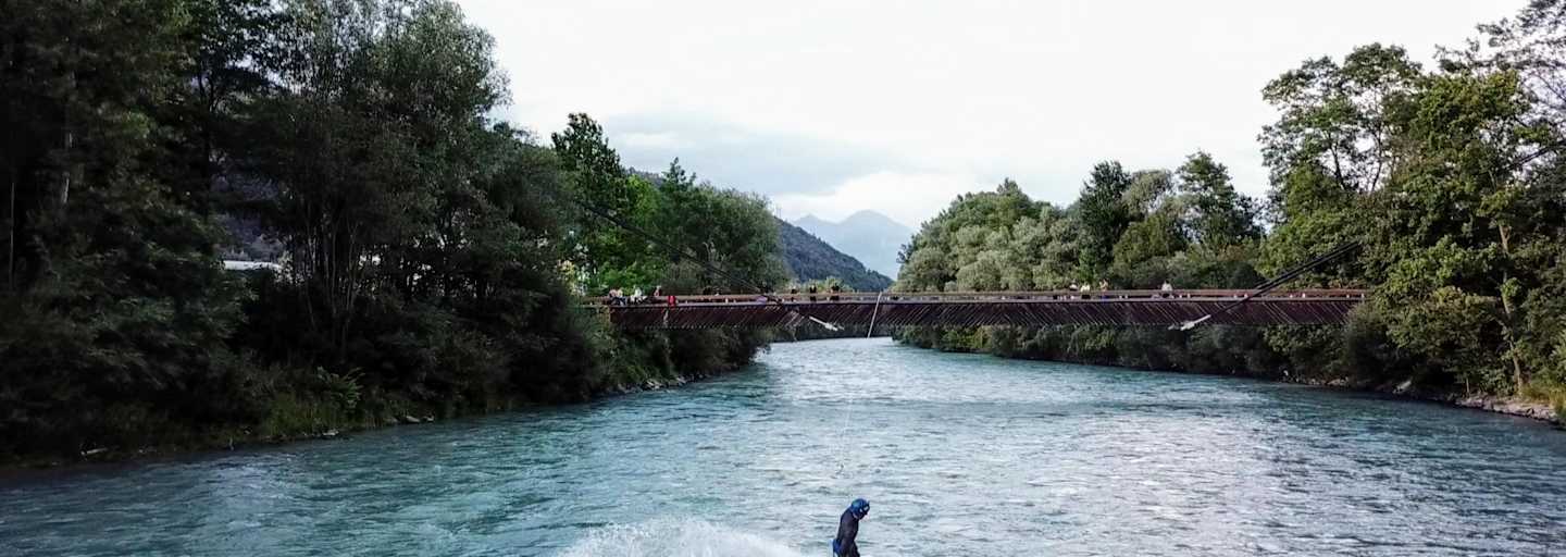 Riversurfen in der Stadt Brixen