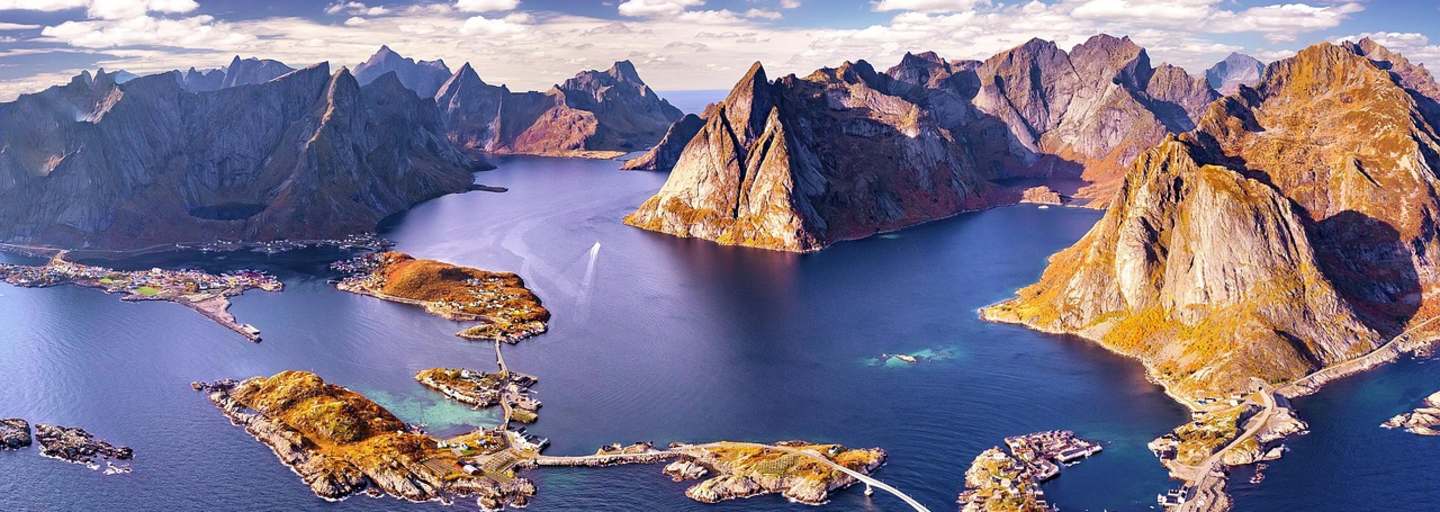 Die traumhafte Fjordlandschaft der Lofoten.