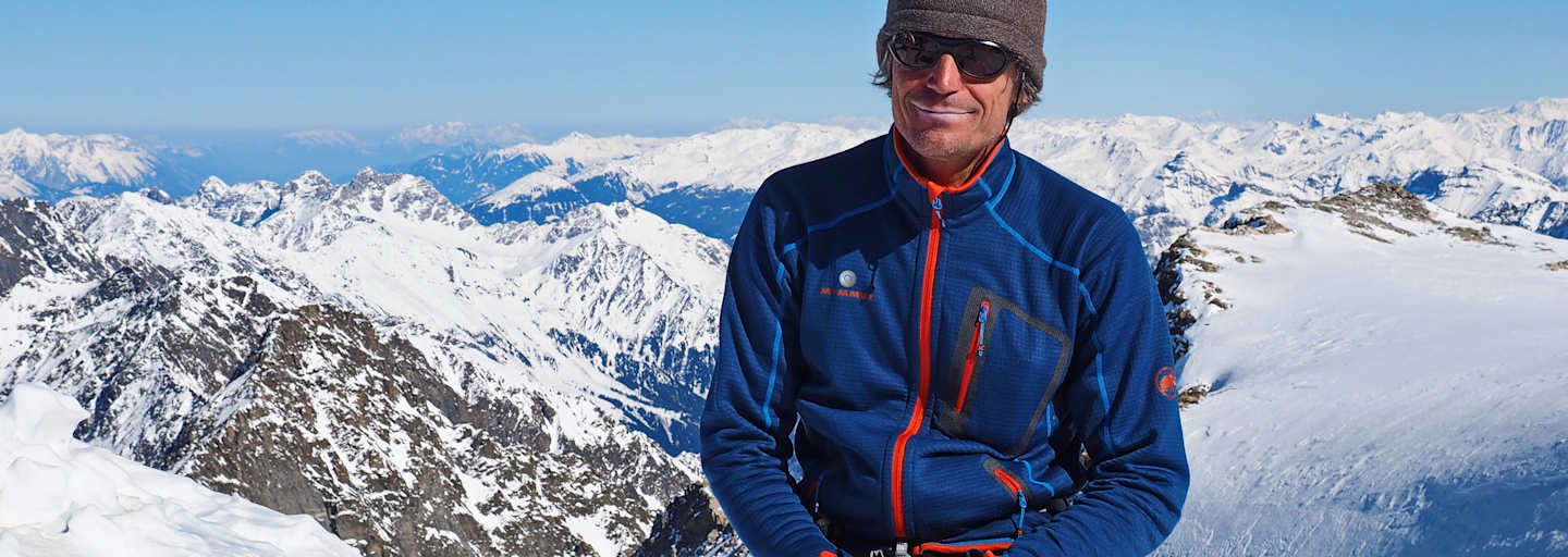 Hans Thurner am Gipfel des Wilden Hinterbergl (3.288 m) im Tourengebiet der Franz-Senn-Hütte in den Stubaier Alpen