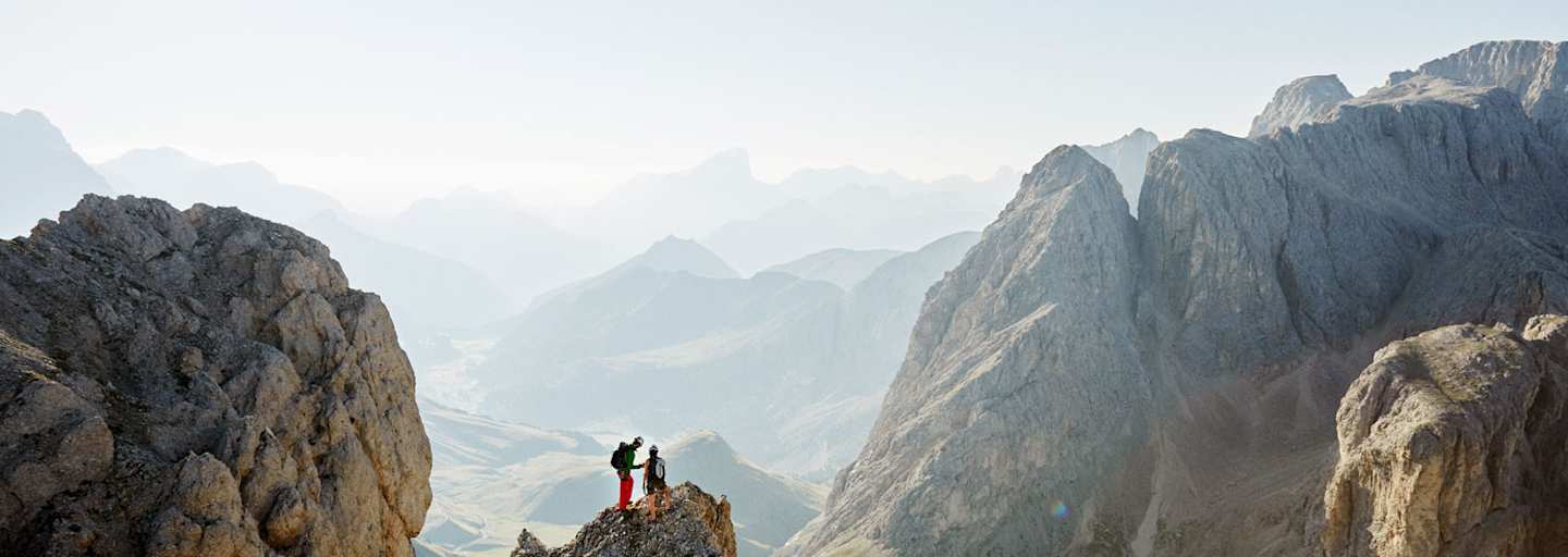 Ein Berg mit vielen Eigenschaften: Blick vom Maximilian- Klettersteig am östlichen Rand des Schlernmassivs.