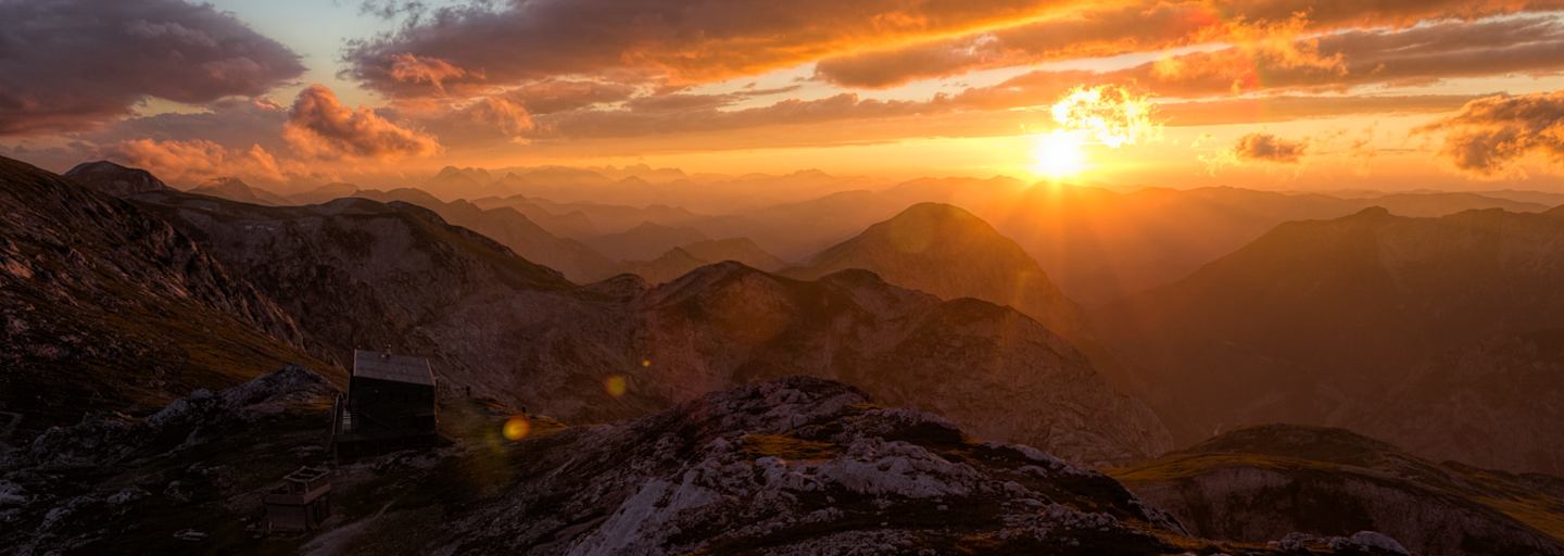 Die afrikanischen Guides sind trainierte Alpinisten und begleiten ihre Gäste (im Bild Autor Klaus Haselböck) bis auf den Gipfel