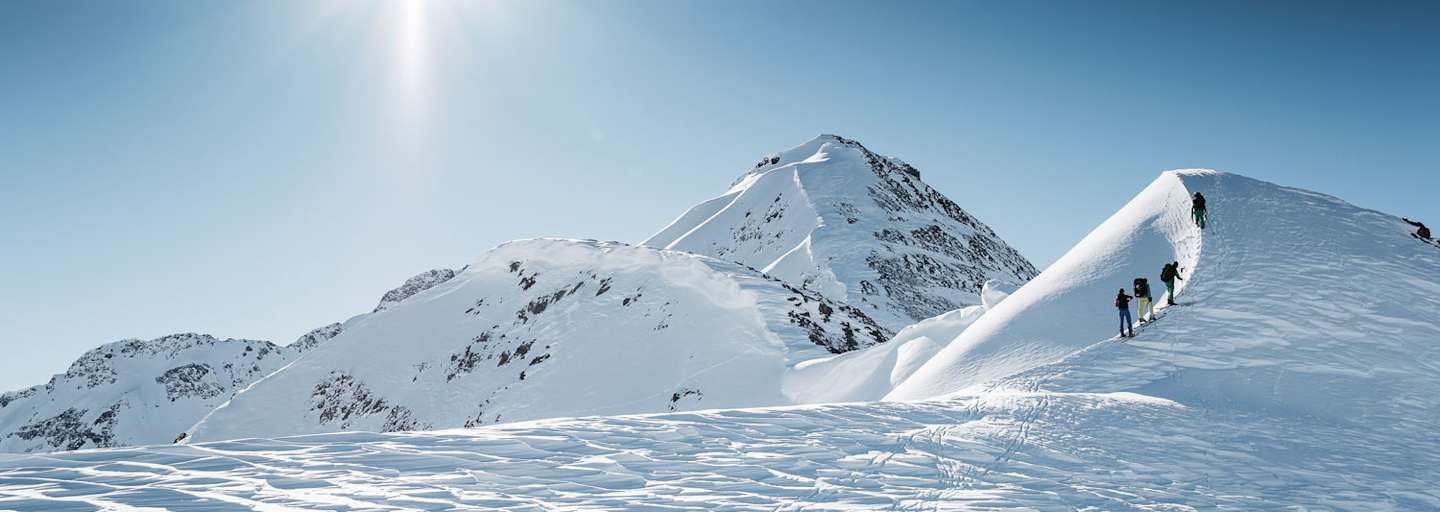 Die Große Sulzspitze (2.853 m) ist Zwischenstation auf dem Weg zu den unverspurten Hängen des Verwalltals.