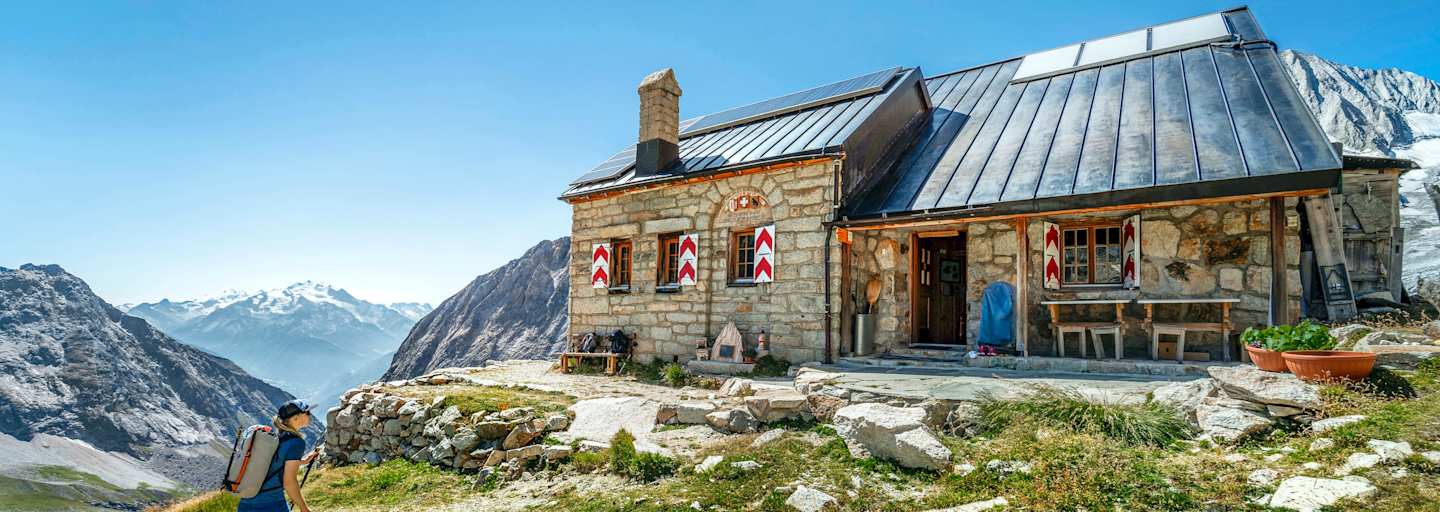 Anmutig thront die Baltschiederklause auf einem kleinen Plateau.