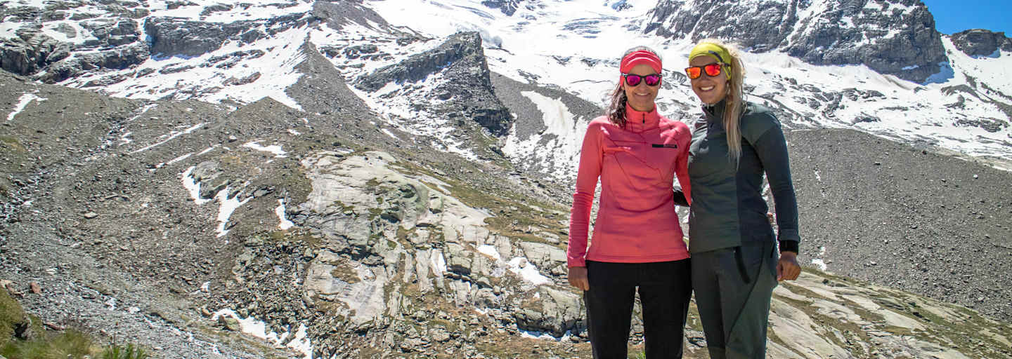 Maggy & Anja und der Gran Paradiso vom Rifugio Chabod