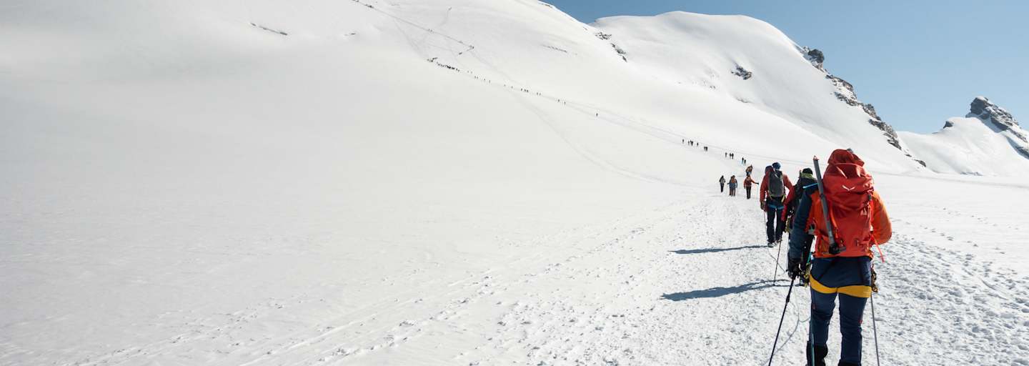 Bergsteiger am Weg zum Gipfel des Breithorns