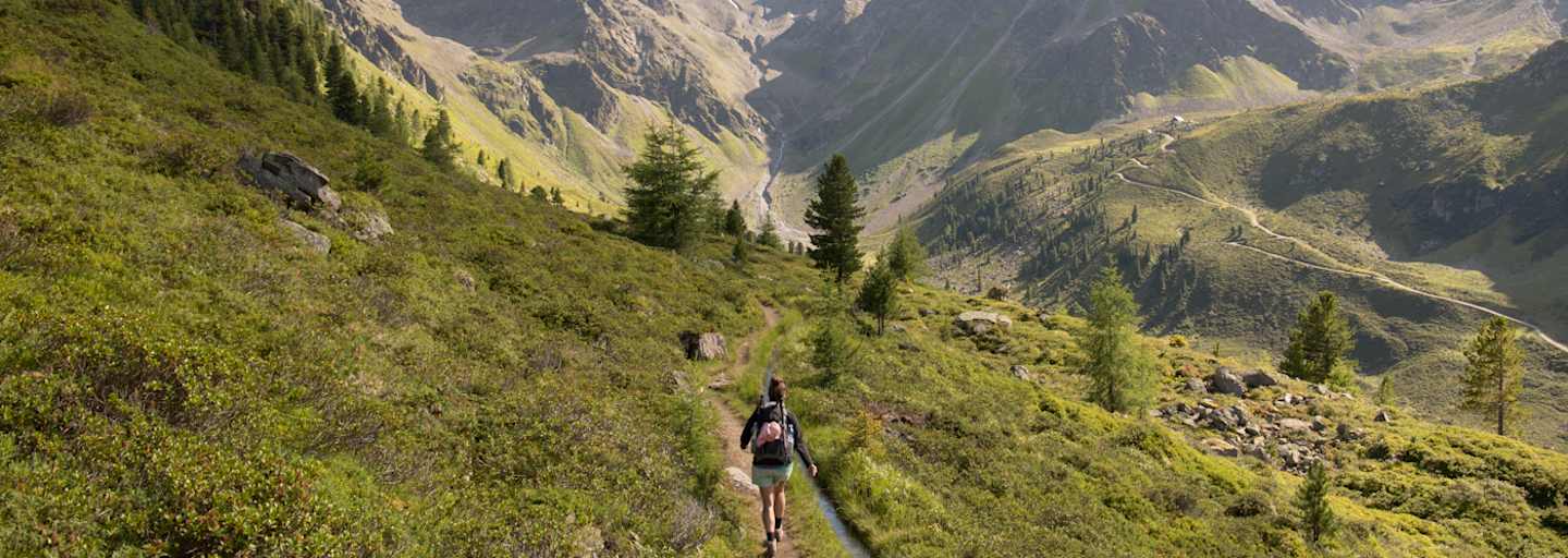 Fundusfeiler-Tour: Die Frischmannhuette ist am Waalweg bereits in Sichtweite