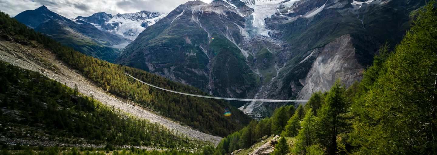 Wandern im Angesicht der Walliser Viertausender am Europaweg