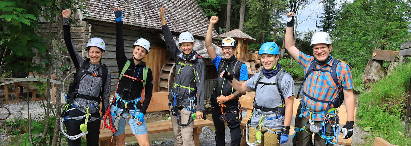 Glückliche Gesichter beim Bergwelten-Klettersteigcamp