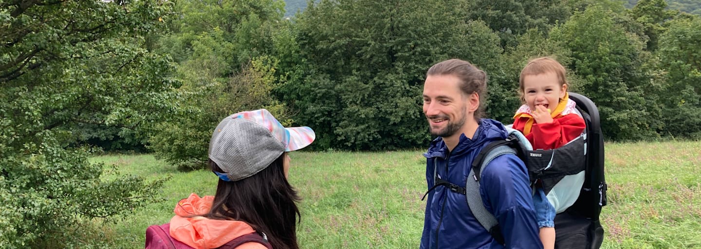 Thule Sapling Kraxe mit Wanderern