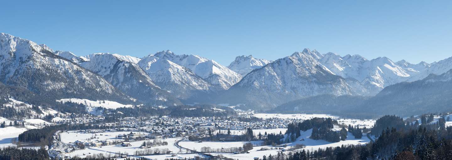 Blick über das winterliche Oberstdorf im Allgäu