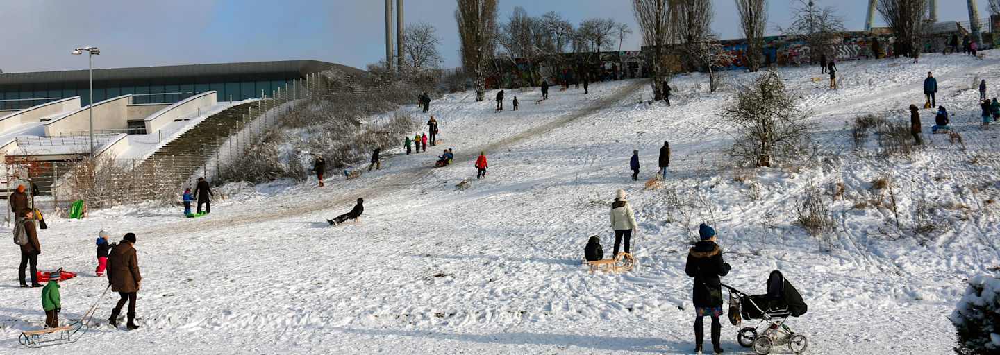 Rodeln im Mauerpark in Berlin