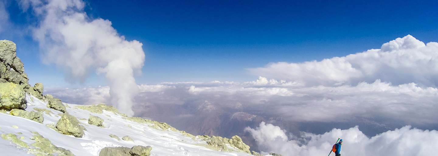 Sea to summit: Benedikt Böhm auf dem Damavand im Iran