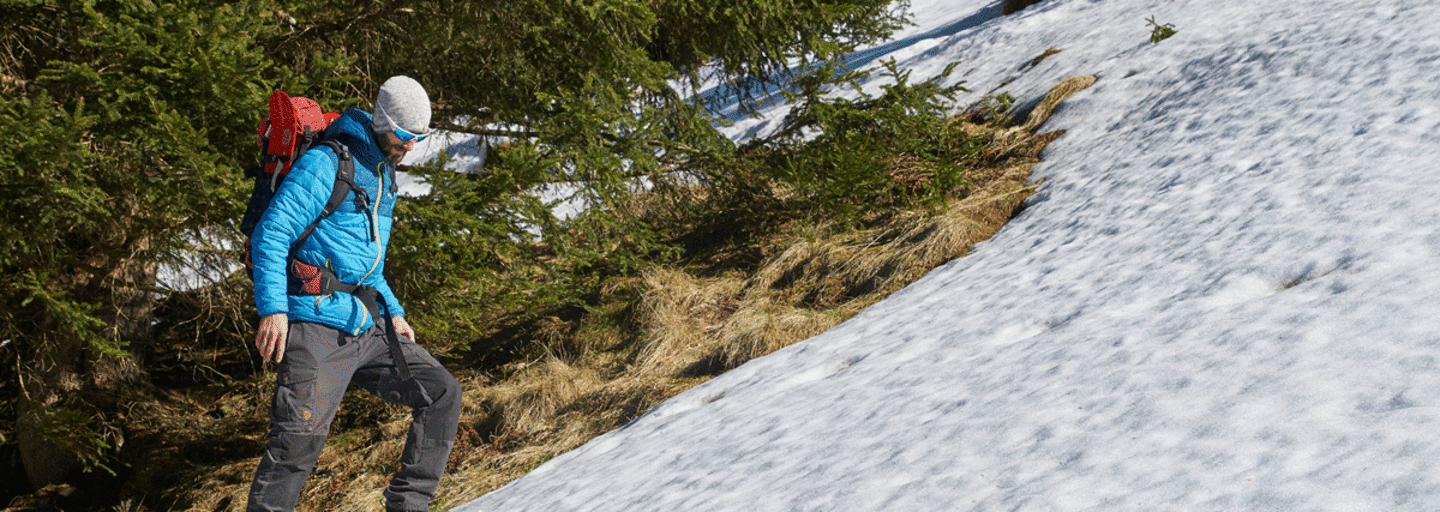 Prüfen der Schneeoberfläche: Gefroren oder aufgeweicht?