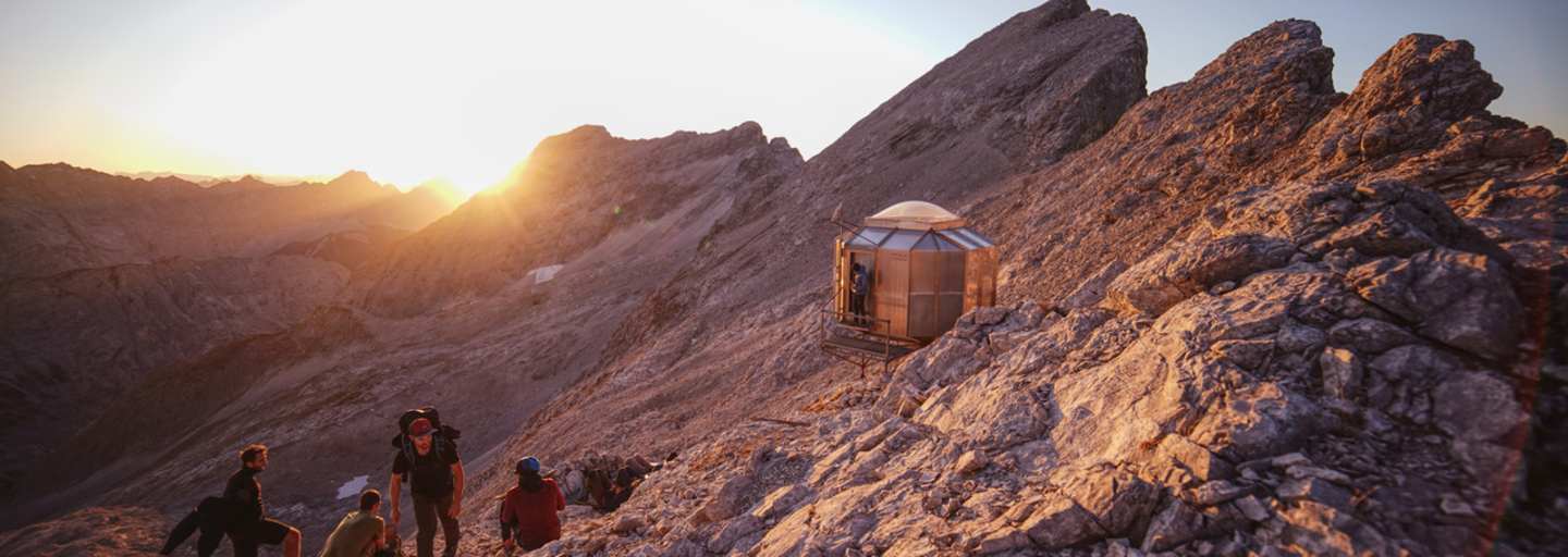 Sonnenaufgang auf dem Lalidererspitzen-Biwak (2.500 m) im Karwendel
