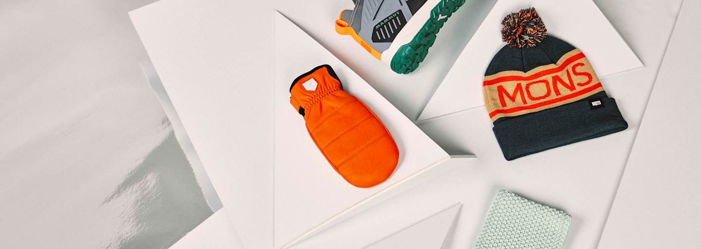 Wintersneakers, Fäustlinge und Mütze für Spaziergänge und kleine Wanderungen im Winter