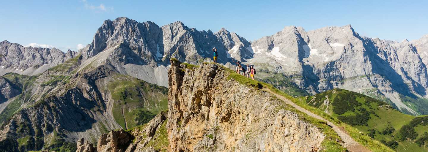 Die Bergwelten-Online-Redaktion am Weg auf das Sonnjoch