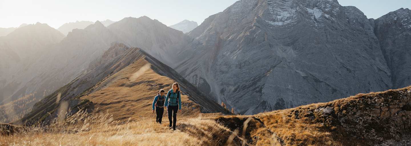 Das in herbstliche Farben getauchte Alta Badia in Südtirol lädt zu ausgedehnten Wanderungen ein.