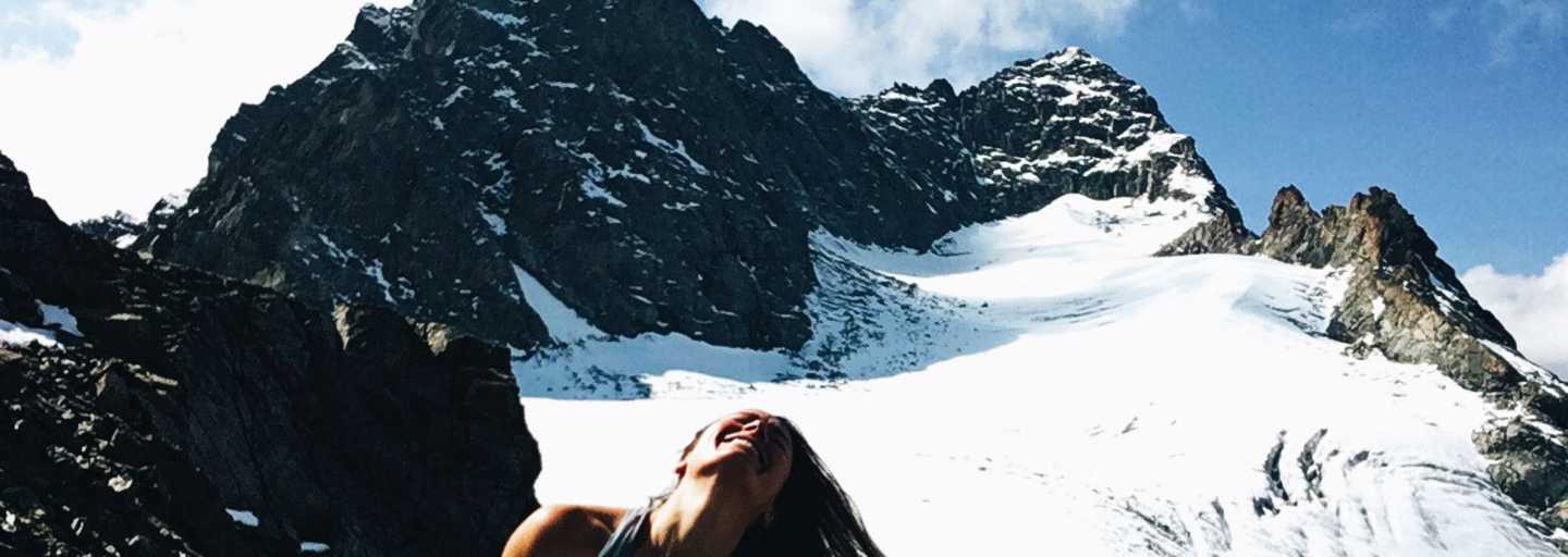 Ana Zirner auf der sechsten Etappe ihrer Alpenüberquerung in Graubünden