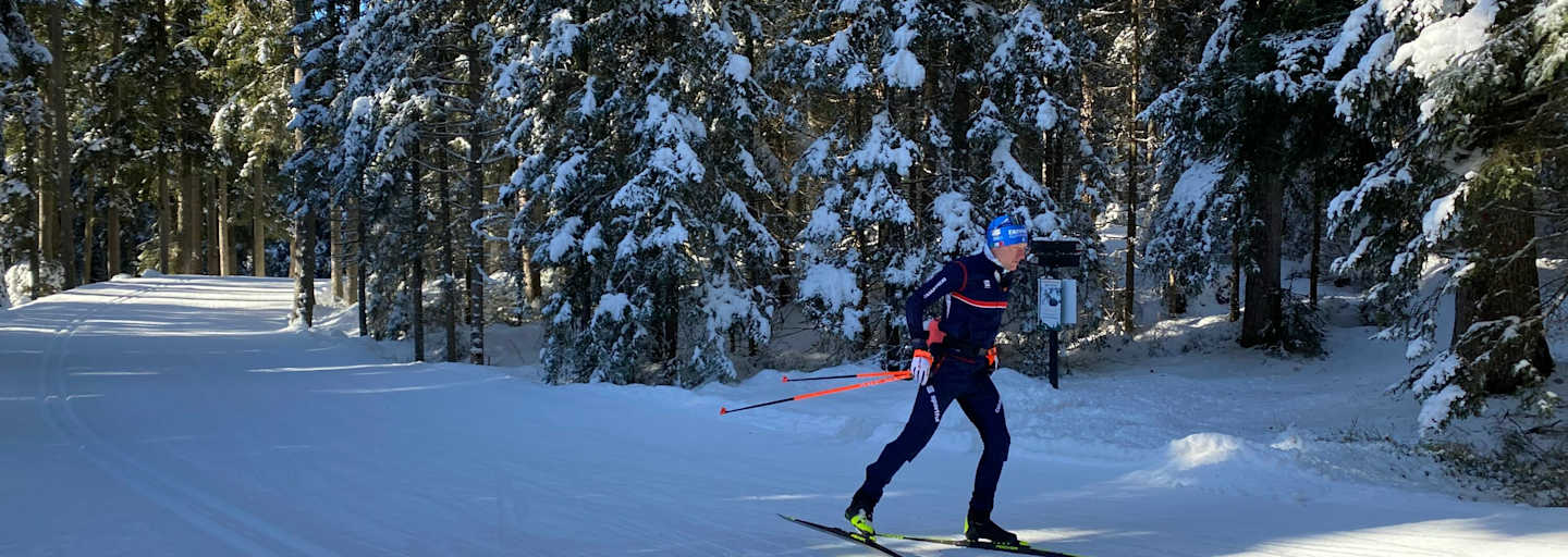 Biathlet Lukas Hofer auf der Loipe in Antholz