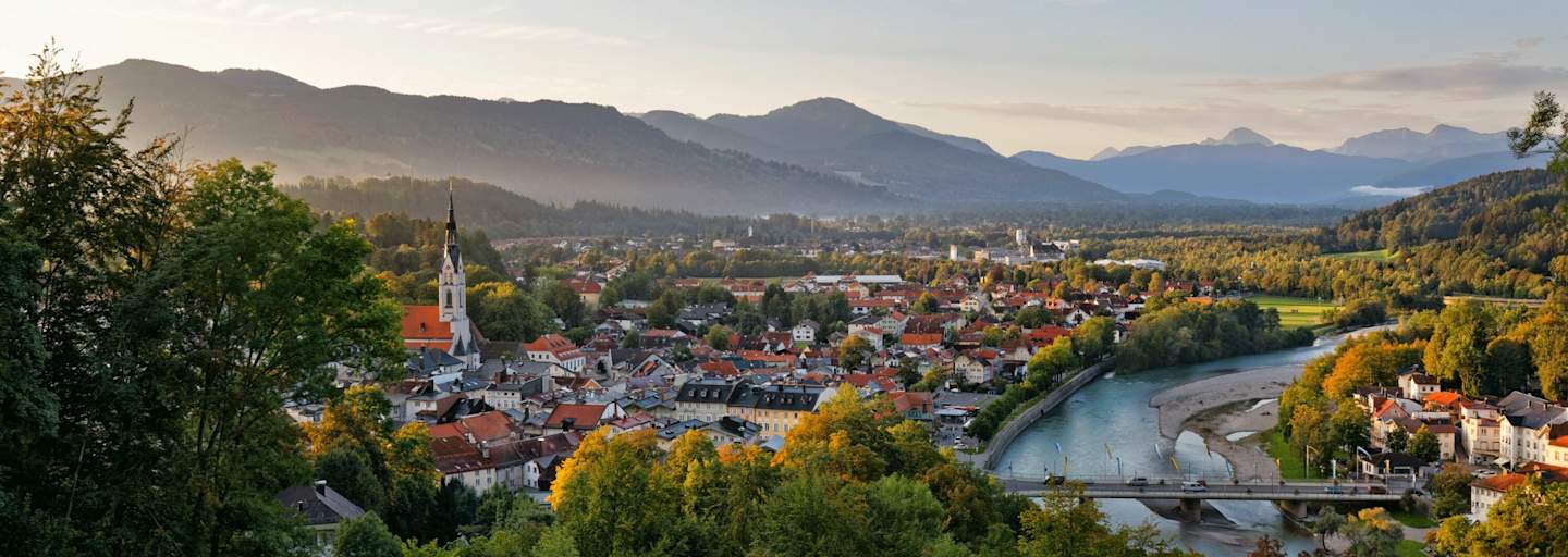 Blick vom Kalvarienberg über Isar und Bad Tölz in Oberbayern