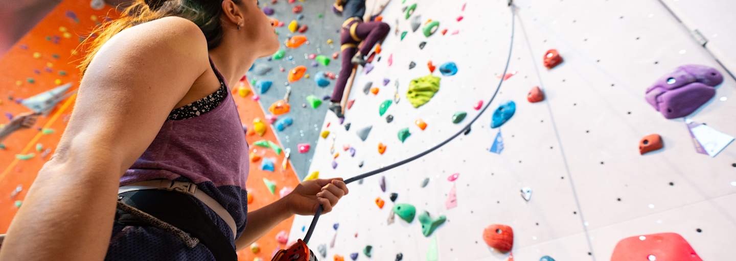 Diese Ausrüstung brauchst du fürs Klettern in der Halle