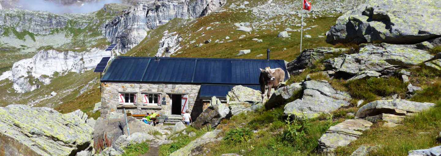 Die Binntalhütte in den Tessiner Alpen im Wallis