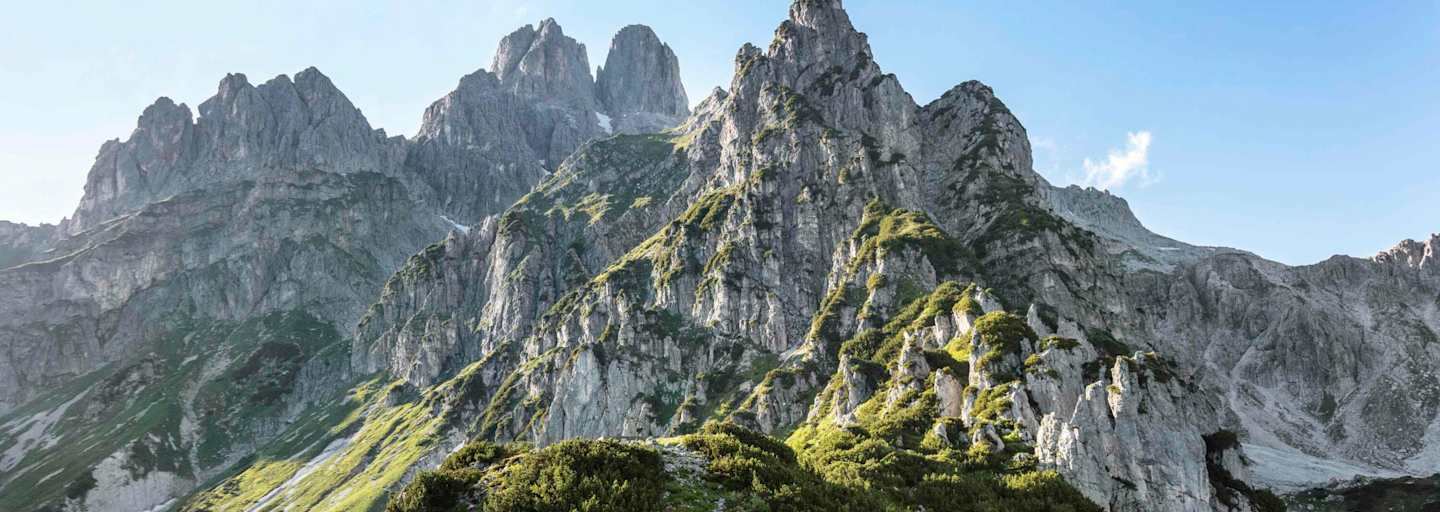 Die Bischofsmütze mit ihrem Doppelgipfel