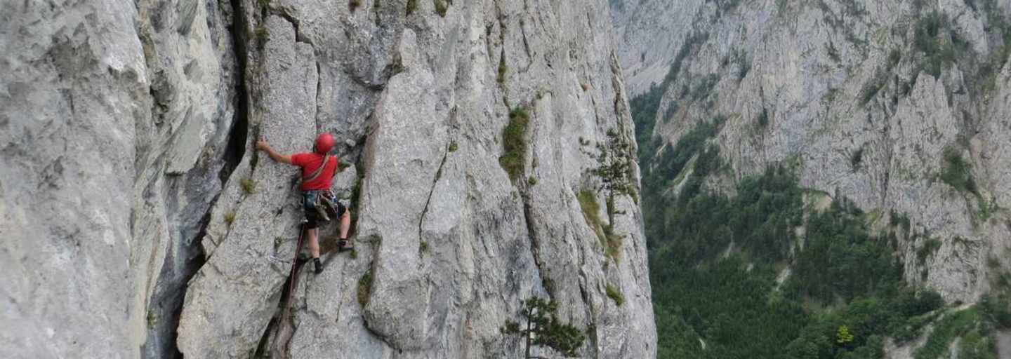 Luftige Kletterei in der Blechmauer