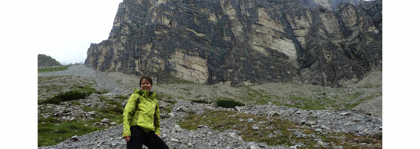 Alpin-Ökologin Christina Schwann in den Bergen