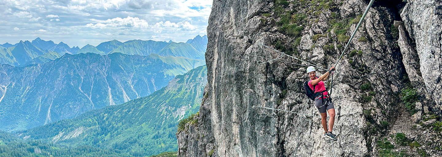 Drahtseilakt: Einige Passagen des Sportklettersteiges sind knifflig.