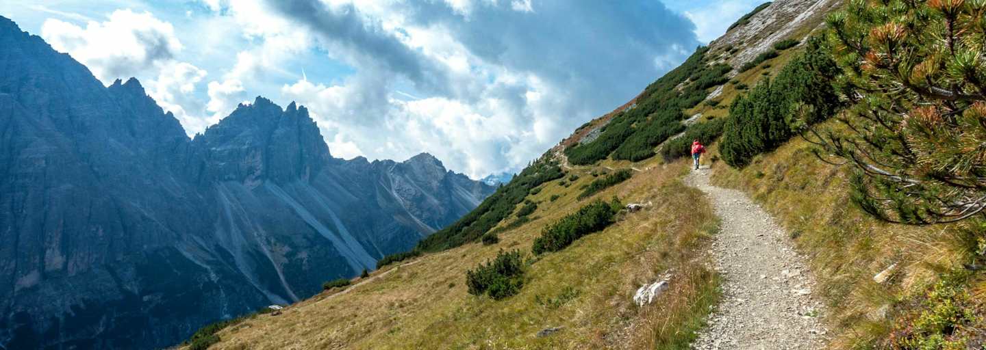 Unterwegs auf dem Panoramaweg unterhalb des Elfers im Stubaital