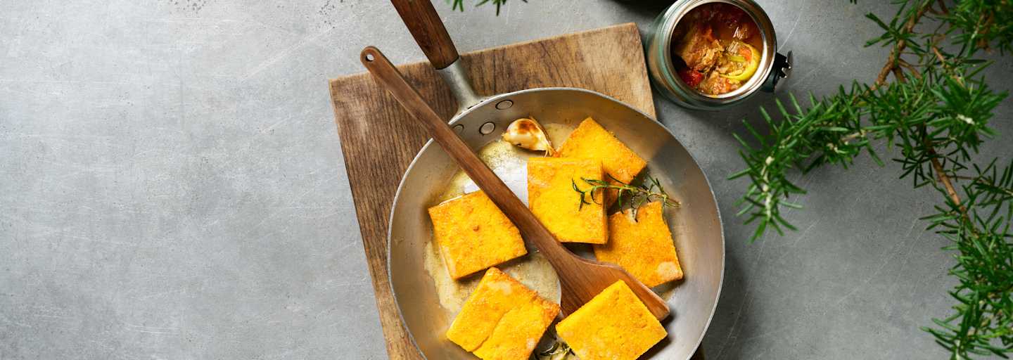 Polentaschnitten mit Ragu