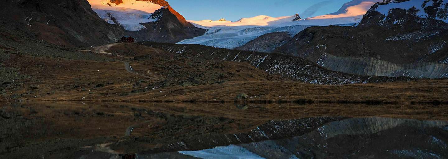 Walliser Bergwelt: Winterwanderung über den Stellisee zur Fluhalp bei Zermatt