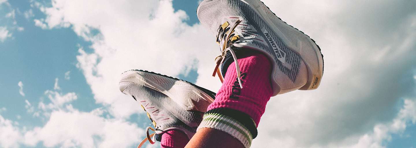 Salomon Gravel Running Schuhe kombinieren Straßenlauf und Trailrunning.