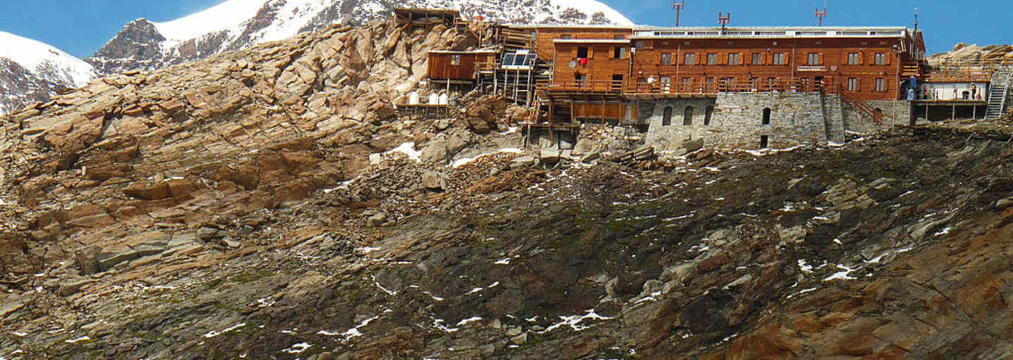 Die Gnifetti Hütte im Monte-Rosa-Massiv