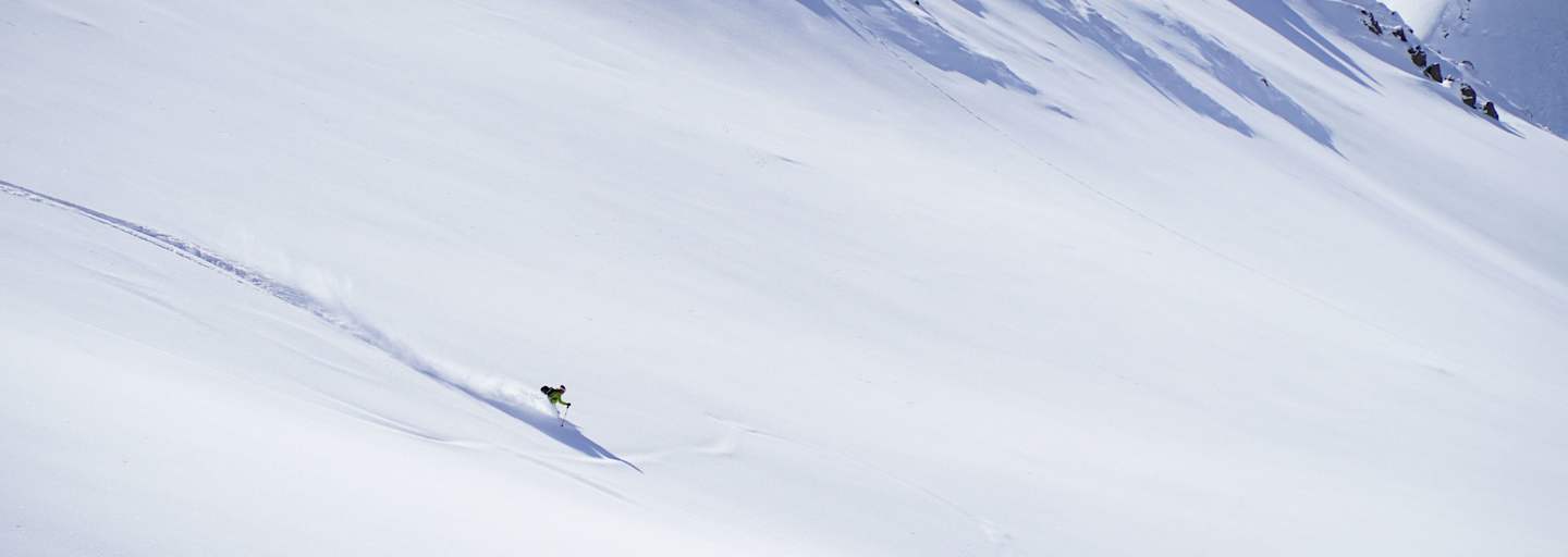 Freeriden: Abfahrt im 30° steilen Gelände