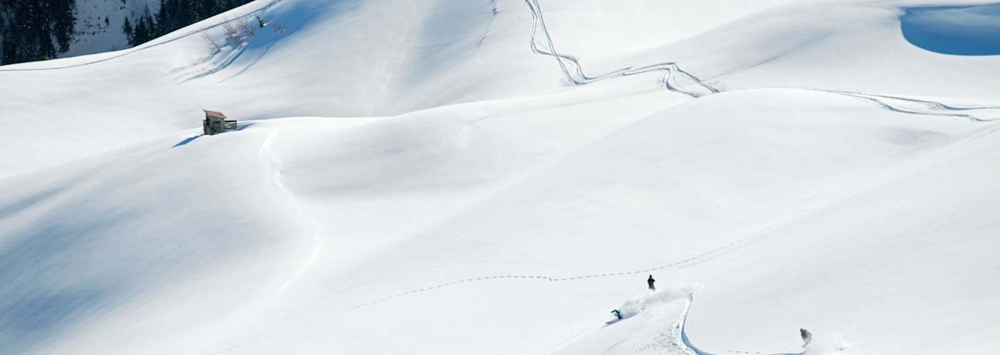 Unverspurte, kupierte Hänge laden zum Freeriden ein
