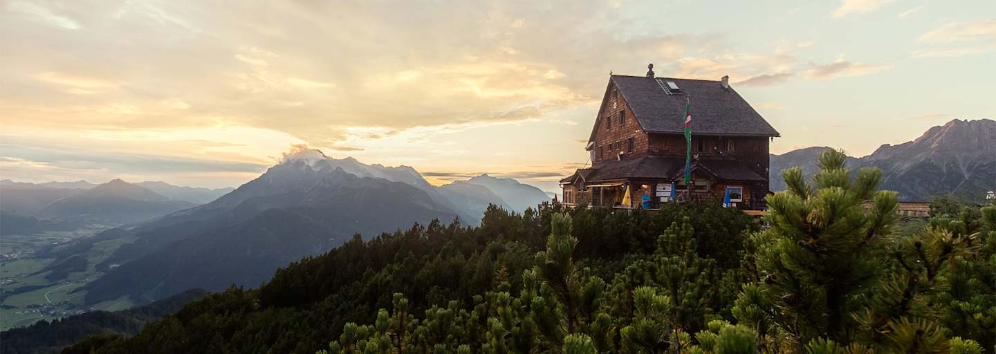 Peter-Wiechenthaler-Hütte: Eine Insel im Gebirge