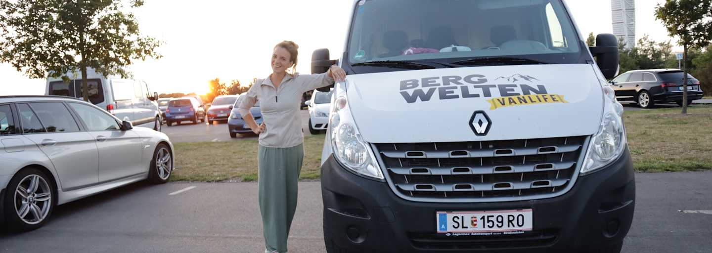 Gut angekommen: Laura und Vanda im Sonnenuntergang am Strand von Malmö (SWE)