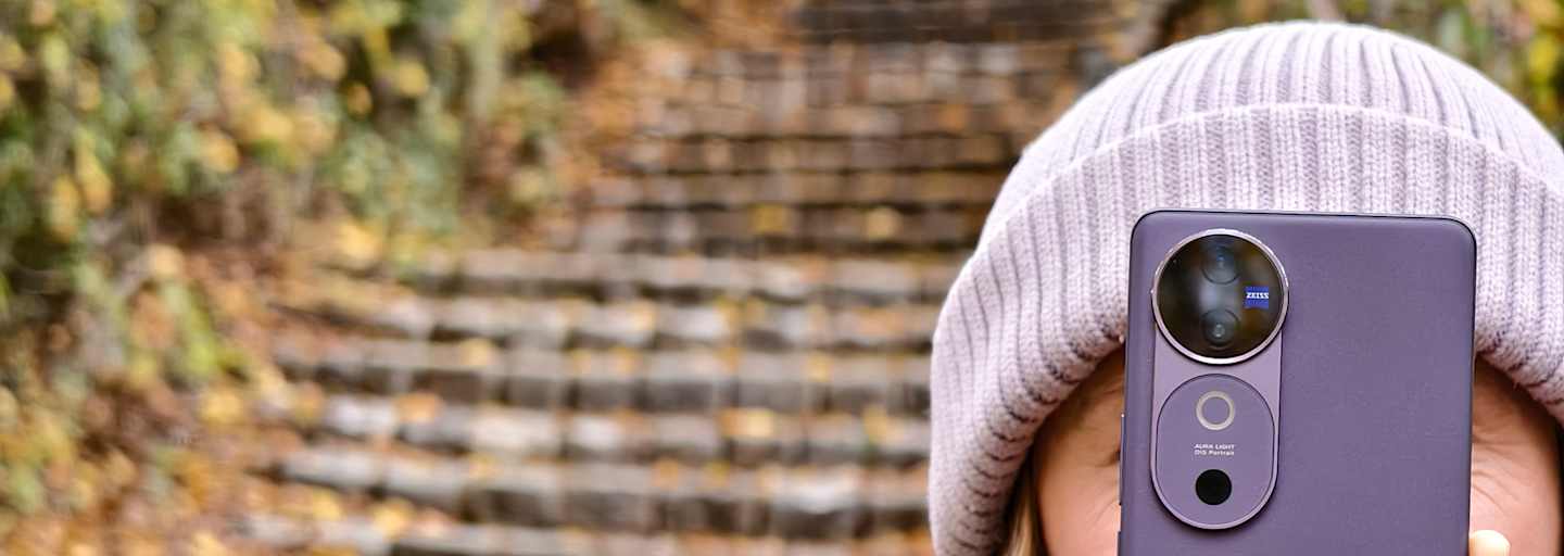 Das vivo V40 im Einsatz im herbstlichen Wien.