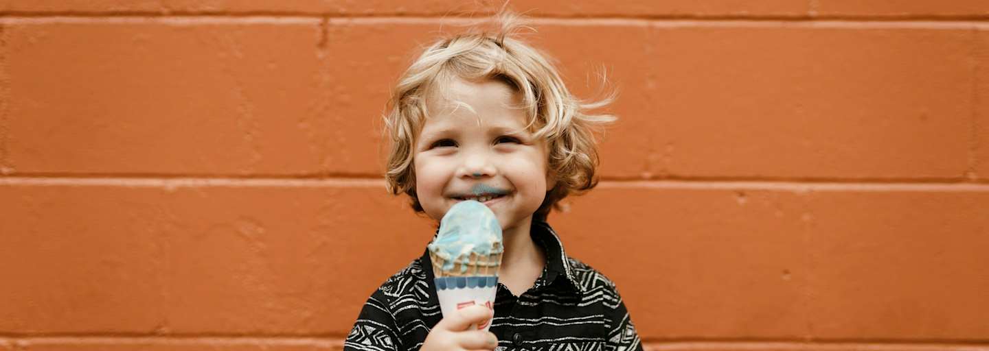 Kinder lachen gerne und viel. Leider vergessen wir im erwachsenen Alter oft darauf...