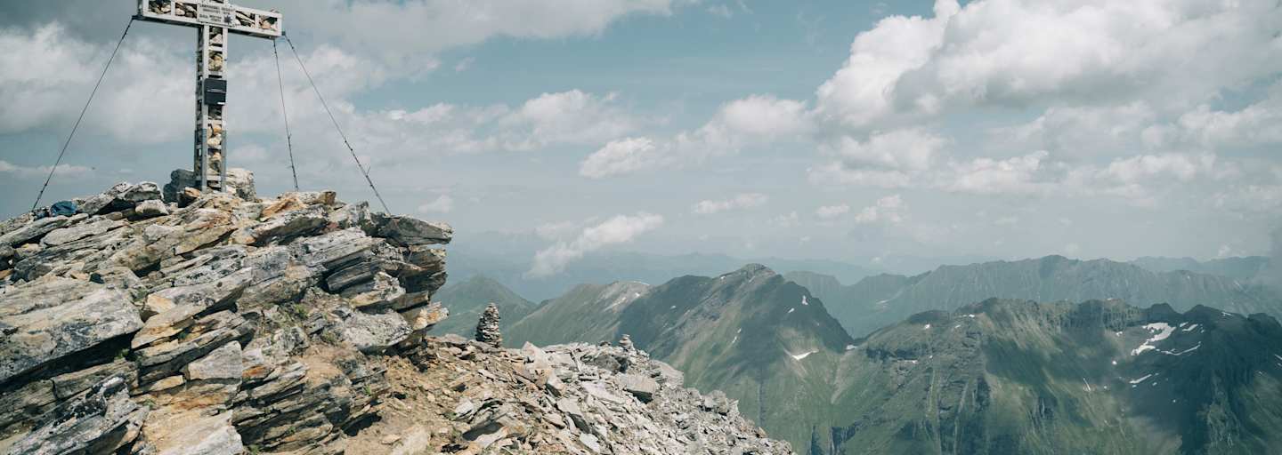 Gipfekreuz am Gipfel des Larmkogels