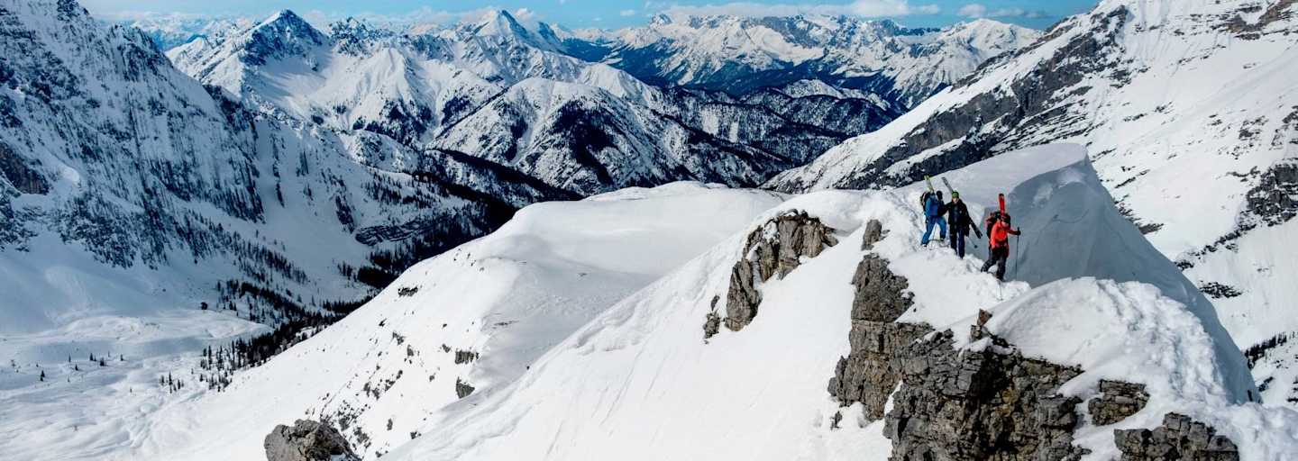 Das hochalpine Karwendel schneebedeckt