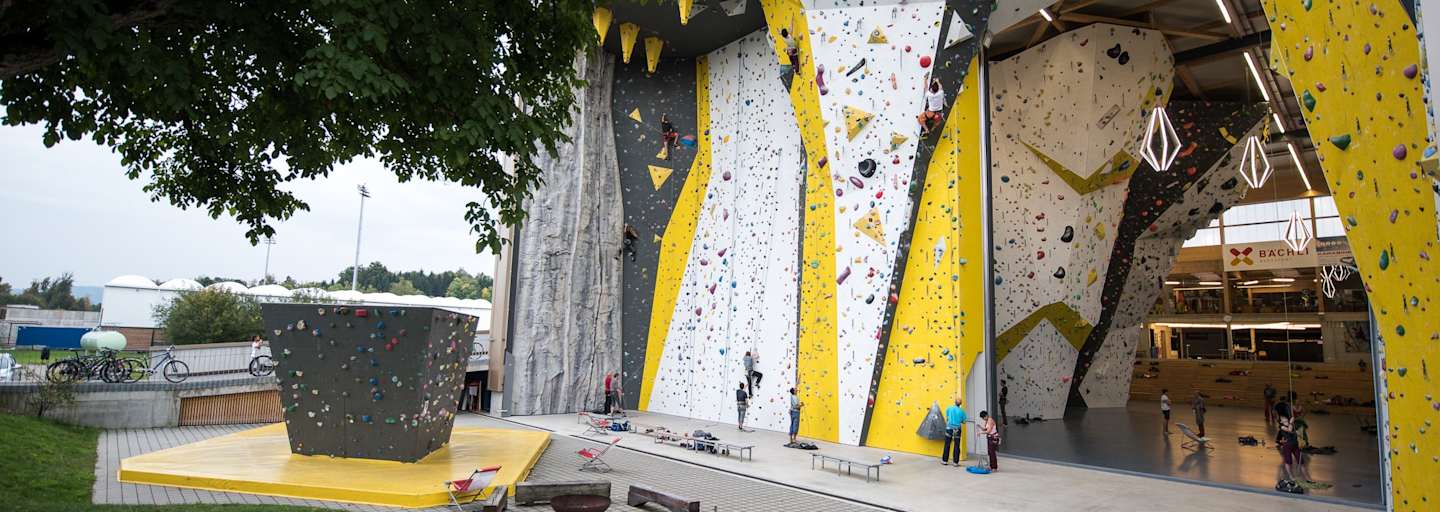 Aussenbereich der Kletterhalle Griffig Uster