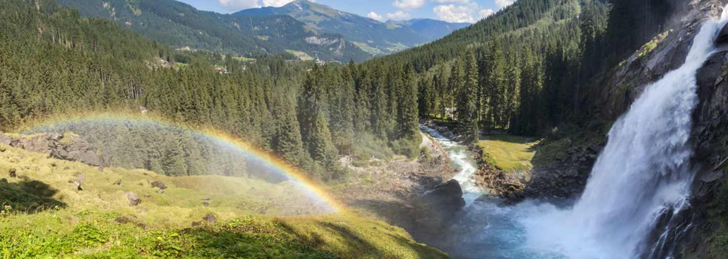 Ein oft beobachtetes Schauspiel im Nationalpark Niedere Tauern: Ein Regenbogen vor den Krimmler Wasserfällen